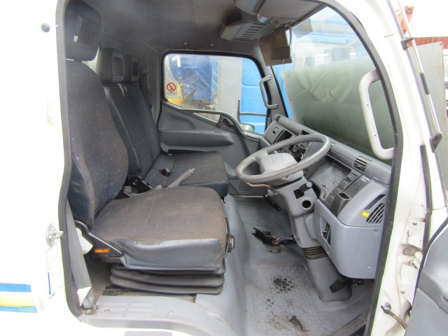 MITSUBISHI FUSO 7C15/18 CAB 2013 - Кабина для Грузовиков: фото 5 MITSUBISHI FUSO 7C15/18 CAB 2013 - Кабина для Грузовиков: фото 5
