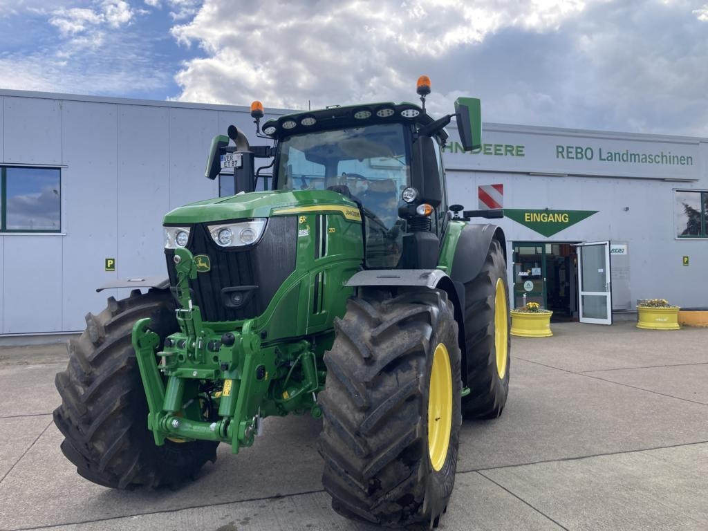 John Deere 6R250 - Трактор: фото 1 John Deere 6R250 - Трактор: фото 1