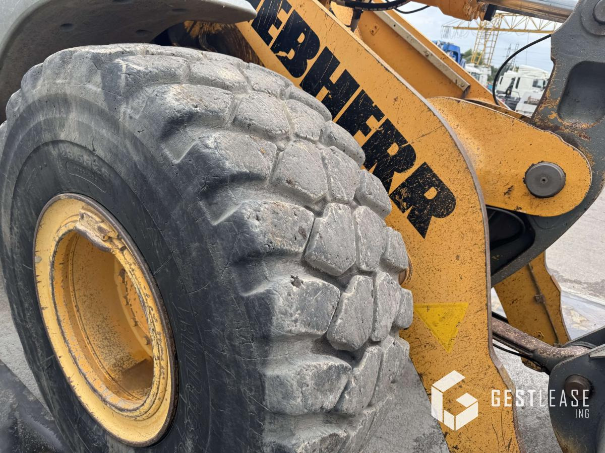 Колёсный погрузчик Liebherr L556: фото 6