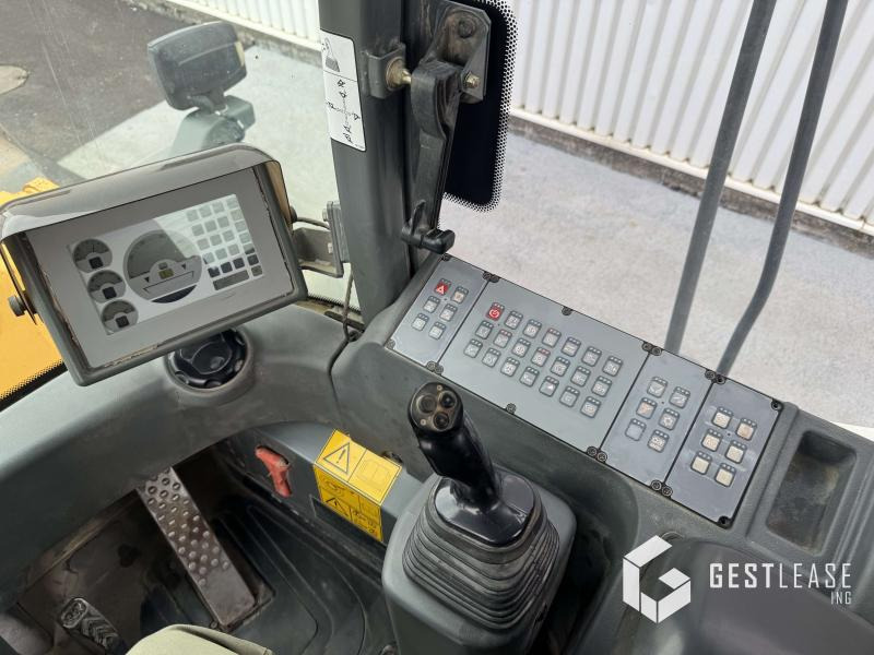 Колёсный погрузчик Liebherr L556: фото 10