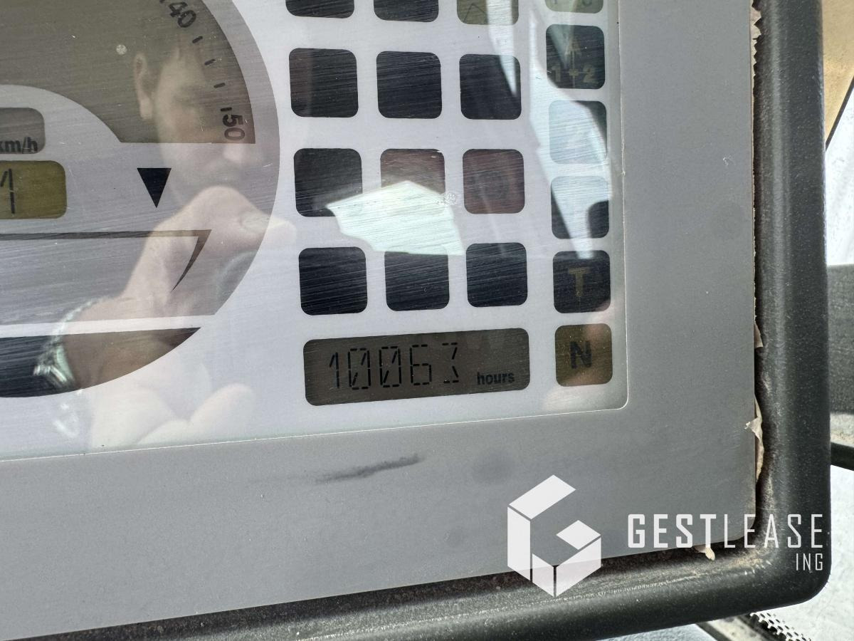 Колёсный погрузчик Liebherr L556: фото 11