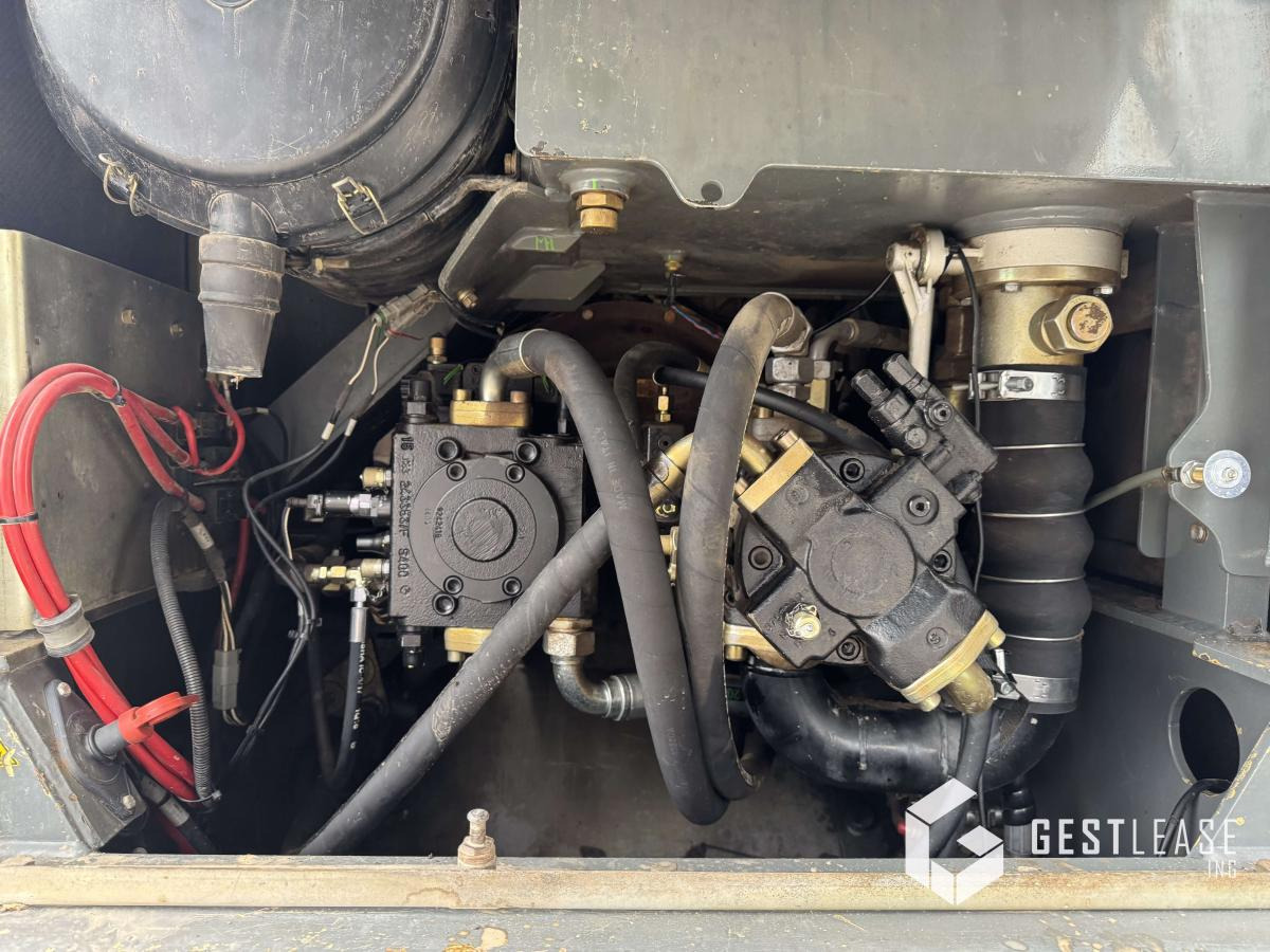 Колёсный погрузчик Liebherr L556: фото 8