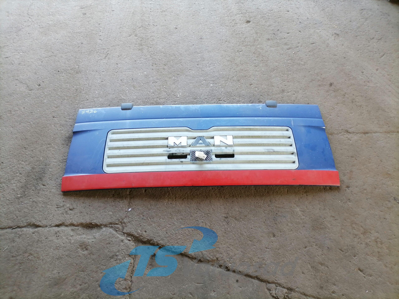 MAN Grille panel 81611100053 - Решётка радиатора для Грузовиков: фото 1 MAN Grille panel 81611100053 - Решётка радиатора для Грузовиков: фото 1