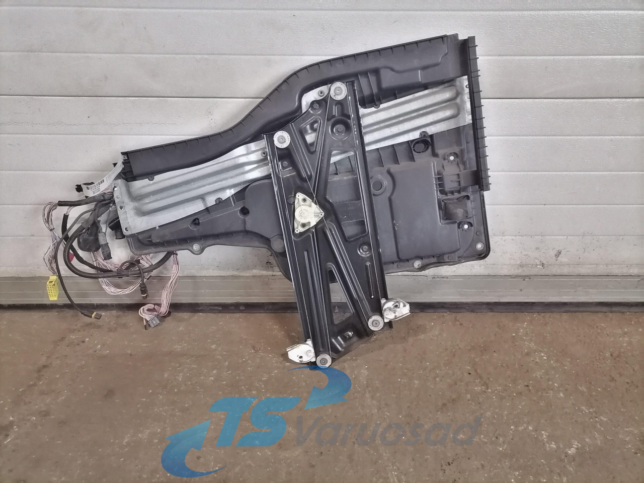 MAN window mechanism 81626456039 - Дверь и запчасти для Грузовиков: фото 3 MAN window mechanism 81626456039 - Дверь и запчасти для Грузовиков: фото 3