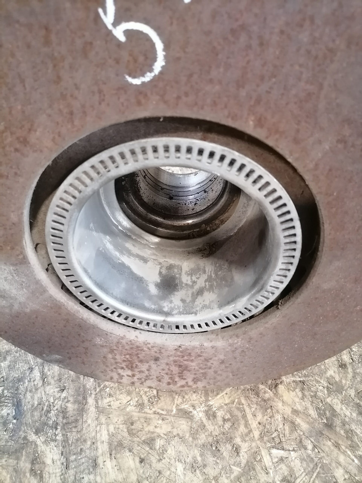 MB Atego truck with wheel hub A9703560301 - Универсальная запчасть для Грузовиков: фото 3 MB Atego truck with wheel hub A9703560301 - Универсальная запчасть для Грузовиков: фото 3