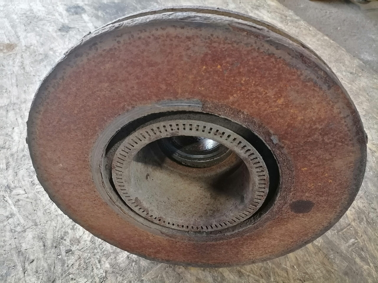 MB Atego truck with wheel hub A9703560301 - Универсальная запчасть для Грузовиков: фото 2 MB Atego truck with wheel hub A9703560301 - Универсальная запчасть для Грузовиков: фото 2