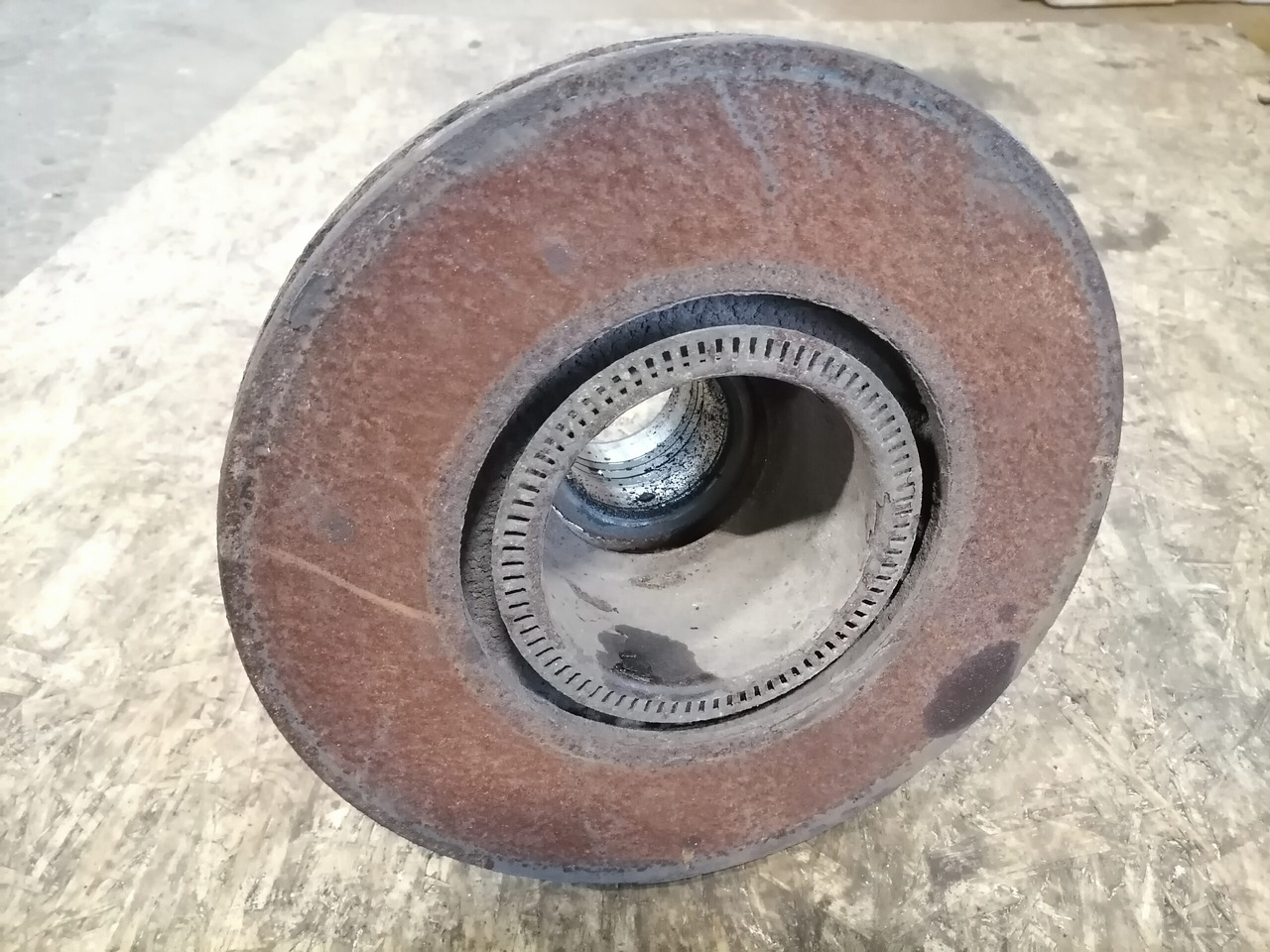 MB Atego truck with wheel hub A9703560301 - Универсальная запчасть для Грузовиков: фото 3 MB Atego truck with wheel hub A9703560301 - Универсальная запчасть для Грузовиков: фото 3