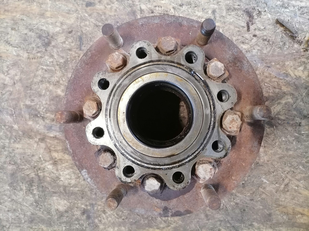 MB Atego truck with wheel hub A9703560301 - Универсальная запчасть для Грузовиков: фото 4 MB Atego truck with wheel hub A9703560301 - Универсальная запчасть для Грузовиков: фото 4