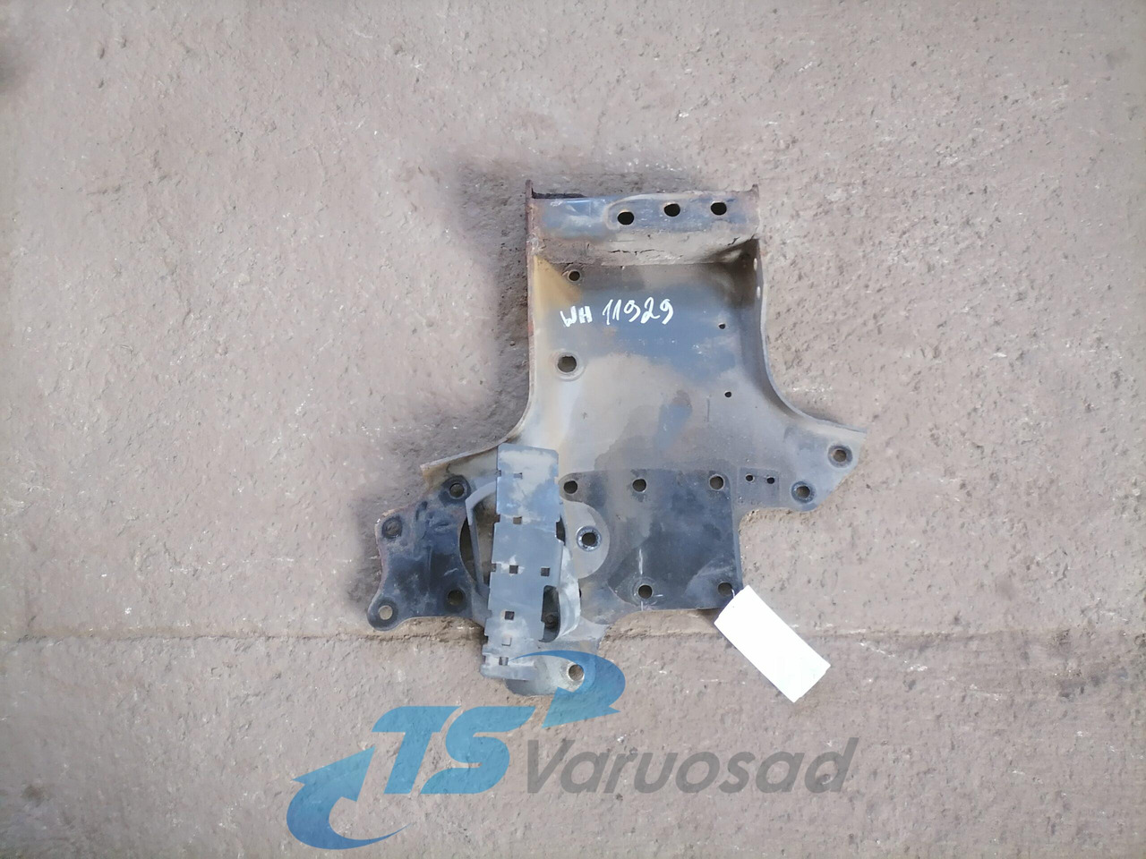 Mercedes-Benz Front bumper carrier A9303100090 - Бампер для Грузовиков: фото 1 Mercedes-Benz Front bumper carrier A9303100090 - Бампер для Грузовиков: фото 1