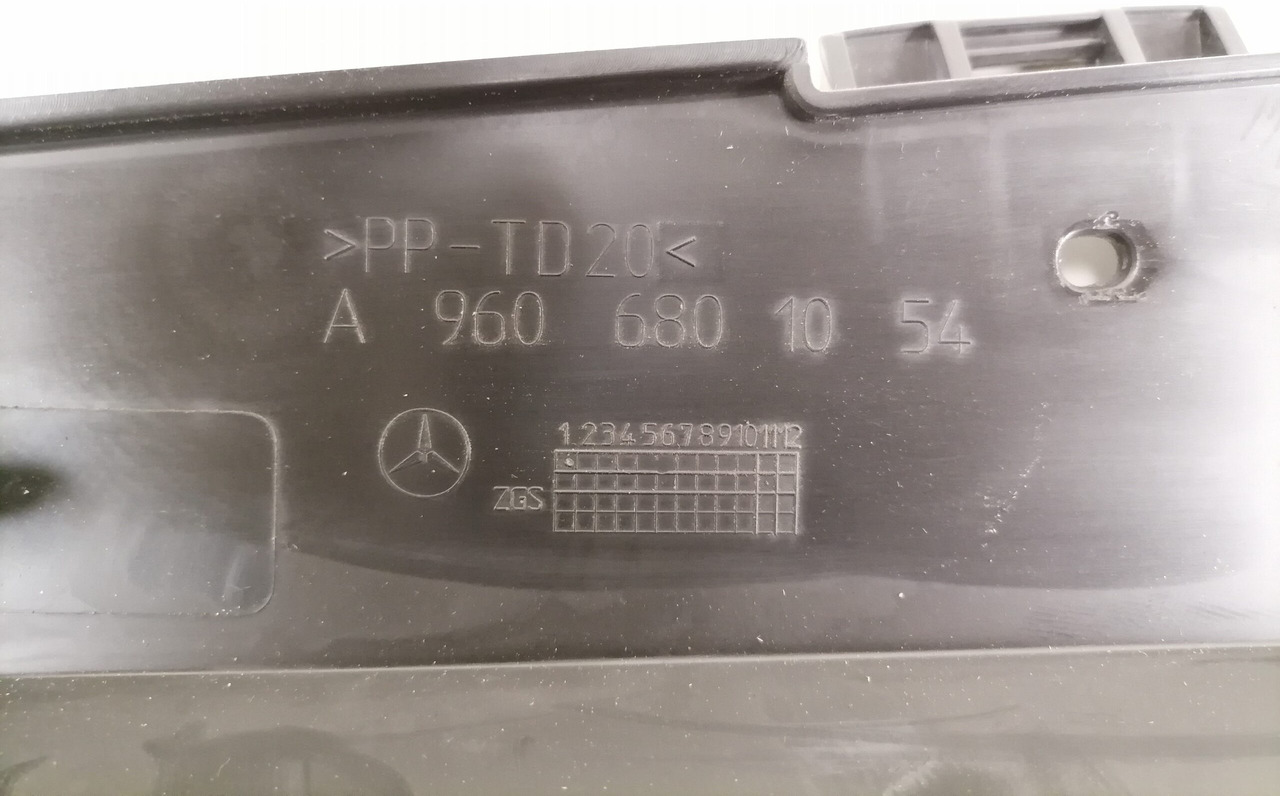 Mercedes-Benz Salongi plastik A9606801054 - Универсальная запчасть для Грузовиков: фото 3 Mercedes-Benz Salongi plastik A9606801054 - Универсальная запчасть для Грузовиков: фото 3