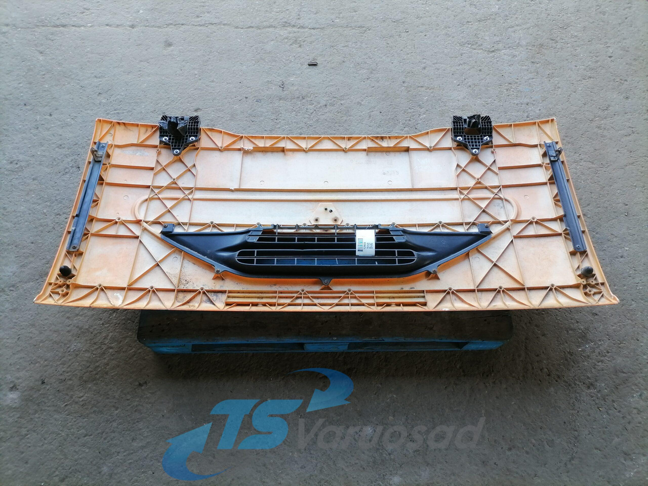 Renault Iluvõre 5010301618 - Решётка радиатора для Грузовиков: фото 2 Renault Iluvõre 5010301618 - Решётка радиатора для Грузовиков: фото 2