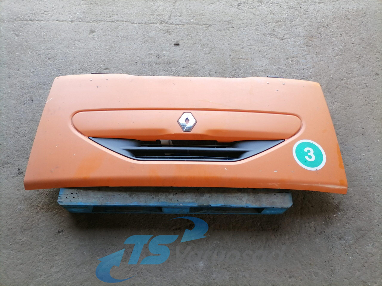 Renault Iluvõre 5010301618 - Решётка радиатора для Грузовиков: фото 1 Renault Iluvõre 5010301618 - Решётка радиатора для Грузовиков: фото 1