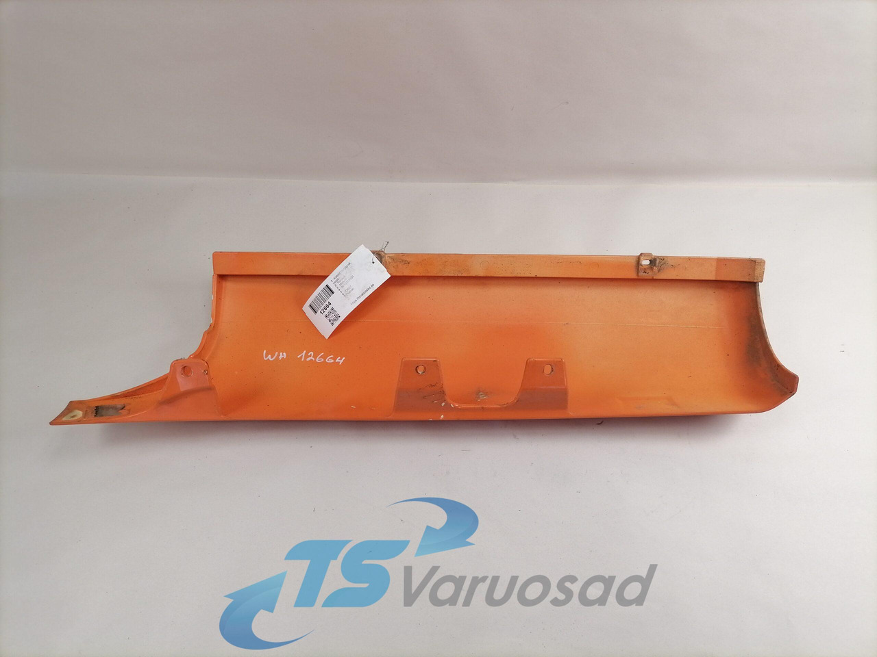 Renault Kabiini nurgapõsk, vasak 5010353331 - Решётка радиатора для Грузовиков: фото 2 Renault Kabiini nurgapõsk, vasak 5010353331 - Решётка радиатора для Грузовиков: фото 2
