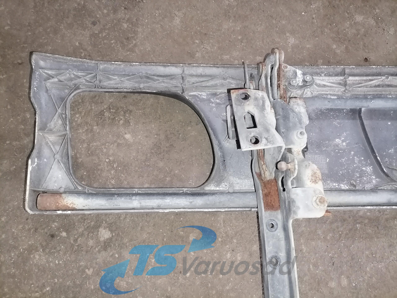 Scania Grille panel 1383620 - Решётка радиатора для Грузовиков: фото 5 Scania Grille panel 1383620 - Решётка радиатора для Грузовиков: фото 5