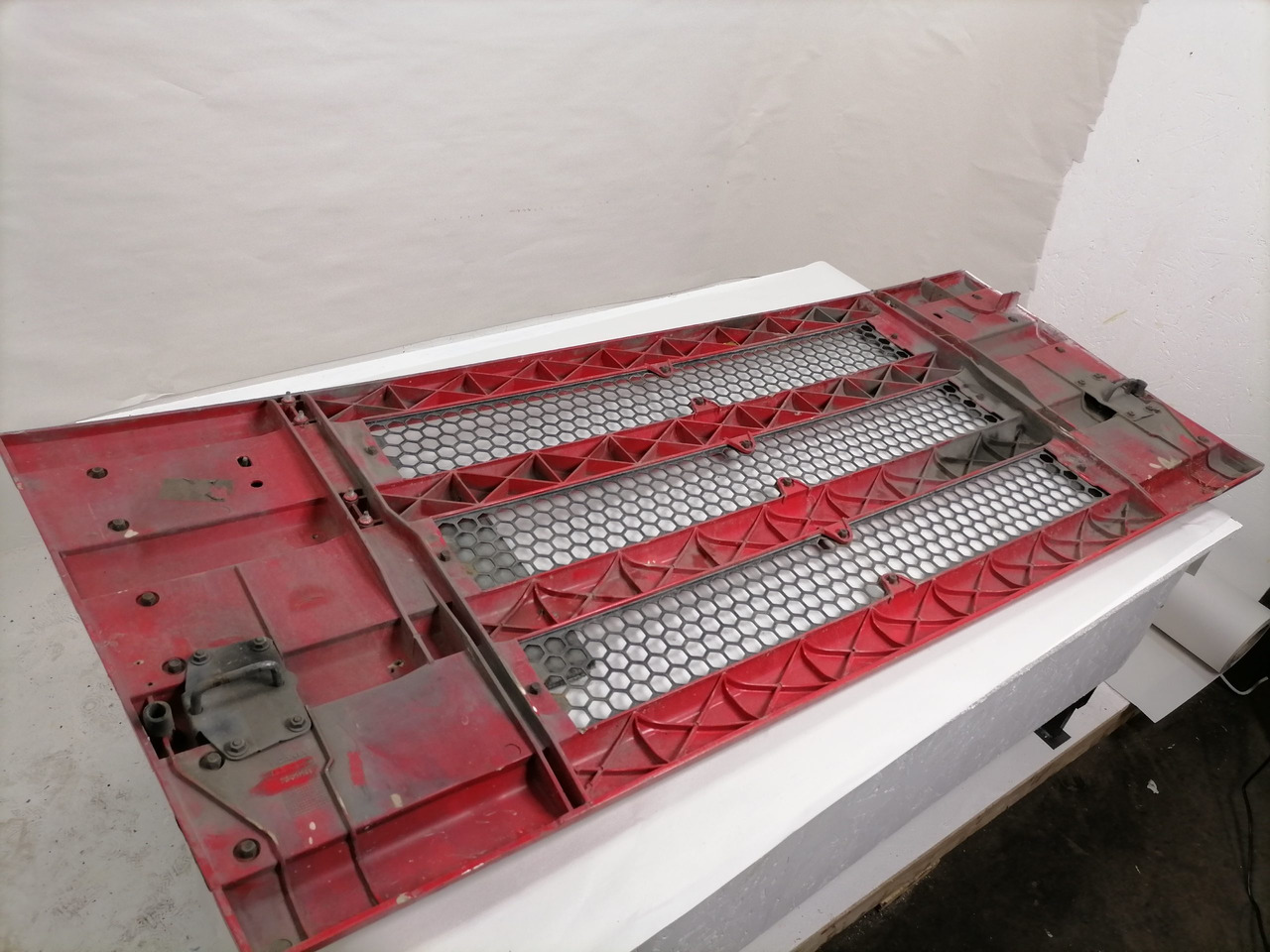 Scania Grille panel 1397570 - Решётка радиатора для Грузовиков: фото 4 Scania Grille panel 1397570 - Решётка радиатора для Грузовиков: фото 4