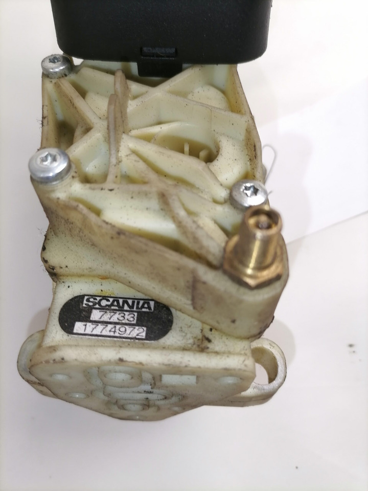 Scania Handbrake control lever 1774972 - Универсальная запчасть для Грузовиков: фото 4 Scania Handbrake control lever 1774972 - Универсальная запчасть для Грузовиков: фото 4