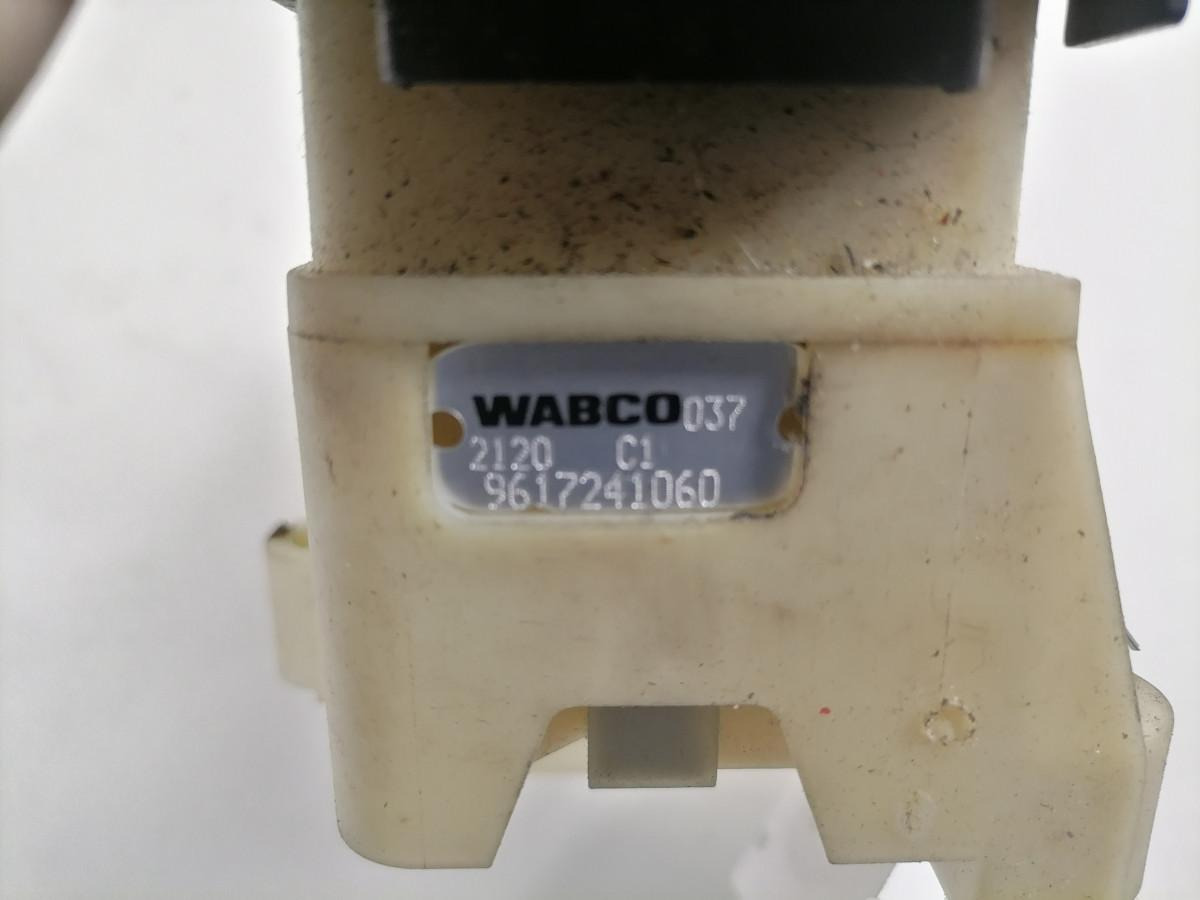 Scania Handbrake control lever 2301821 - Универсальная запчасть для Грузовиков: фото 3 Scania Handbrake control lever 2301821 - Универсальная запчасть для Грузовиков: фото 3