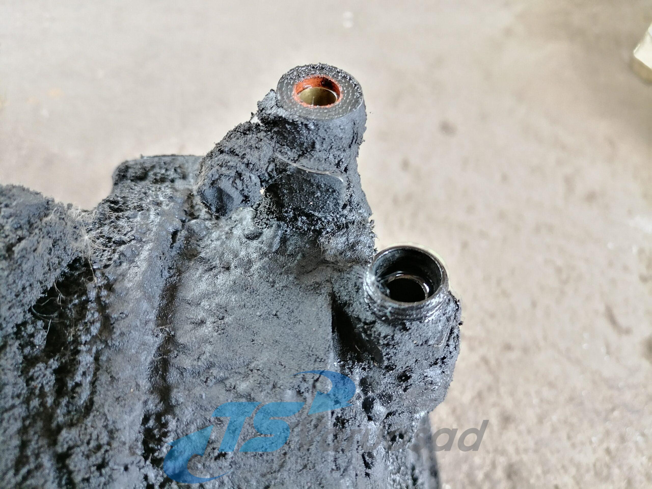 Scania Karterituulutuse õliaurude separaator 1778497 - Картер для Грузовиков: фото 2 Scania Karterituulutuse õliaurude separaator 1778497 - Картер для Грузовиков: фото 2