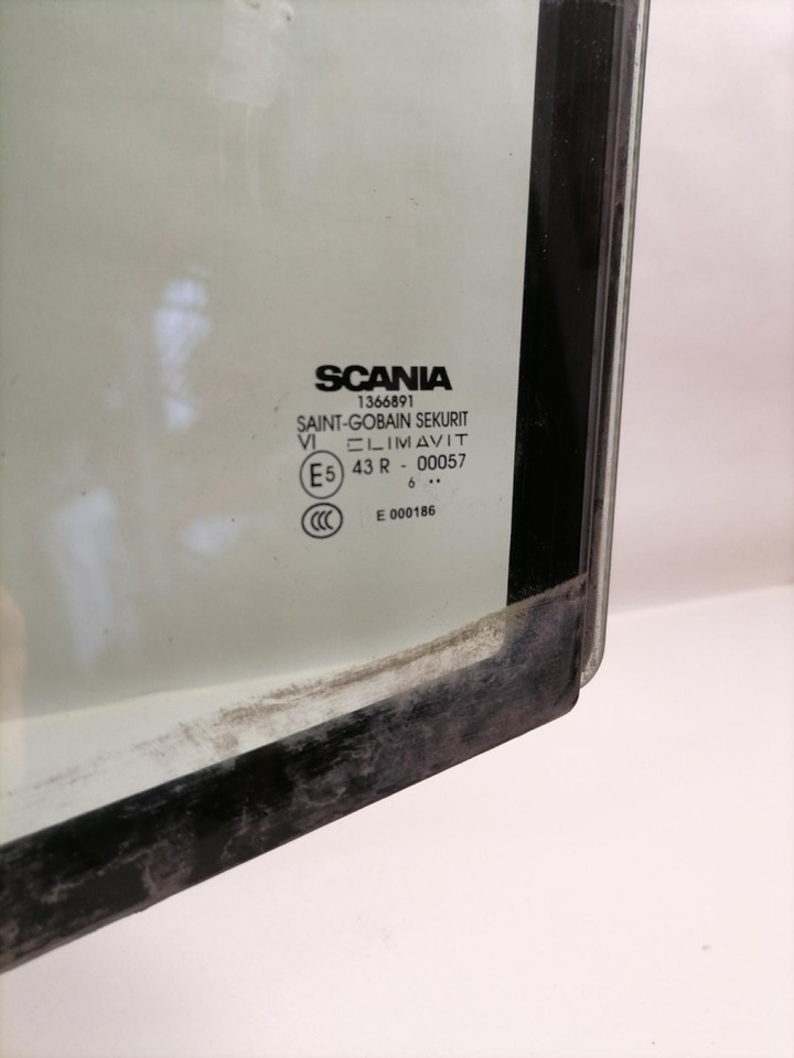 Scania Küljeklaas, vasak 1366891 - Стекло и запчасти для Грузовиков: фото 2 Scania Küljeklaas, vasak 1366891 - Стекло и запчасти для Грузовиков: фото 2