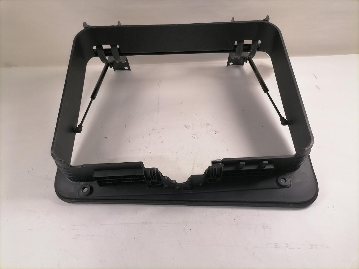 Scania Küljeluugi plastraam 2515269 - Универсальная запчасть для Грузовиков: фото 4 Scania Küljeluugi plastraam 2515269 - Универсальная запчасть для Грузовиков: фото 4