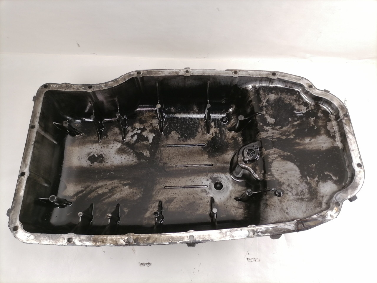 Scania Oil sump 2023780 - Масляный поддон для Грузовиков: фото 2 Scania Oil sump 2023780 - Масляный поддон для Грузовиков: фото 2