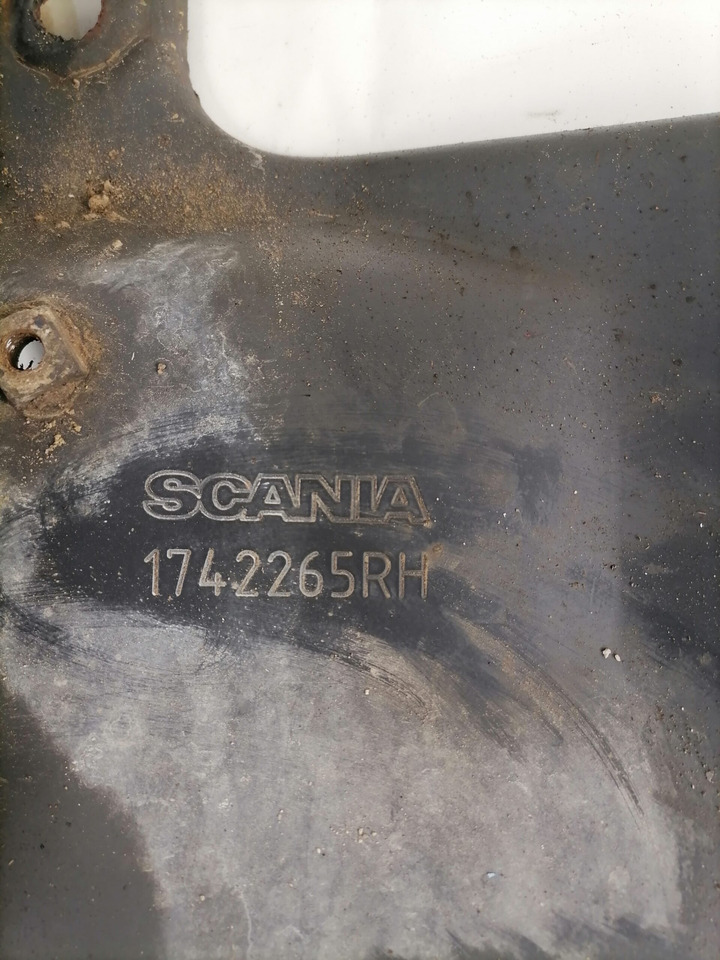 Scania lower grille carrier hinge 1742265 - Решётка радиатора для Грузовиков: фото 3 Scania lower grille carrier hinge 1742265 - Решётка радиатора для Грузовиков: фото 3