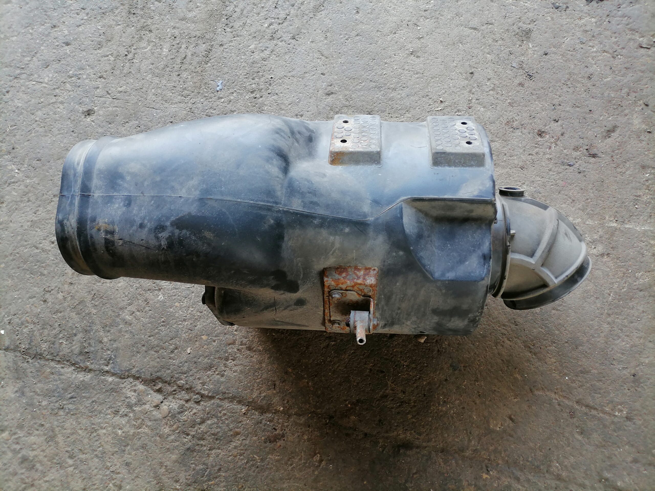 Volvo Air filter housing 20381066 - Система впуска для Грузовиков: фото 3 Volvo Air filter housing 20381066 - Система впуска для Грузовиков: фото 3
