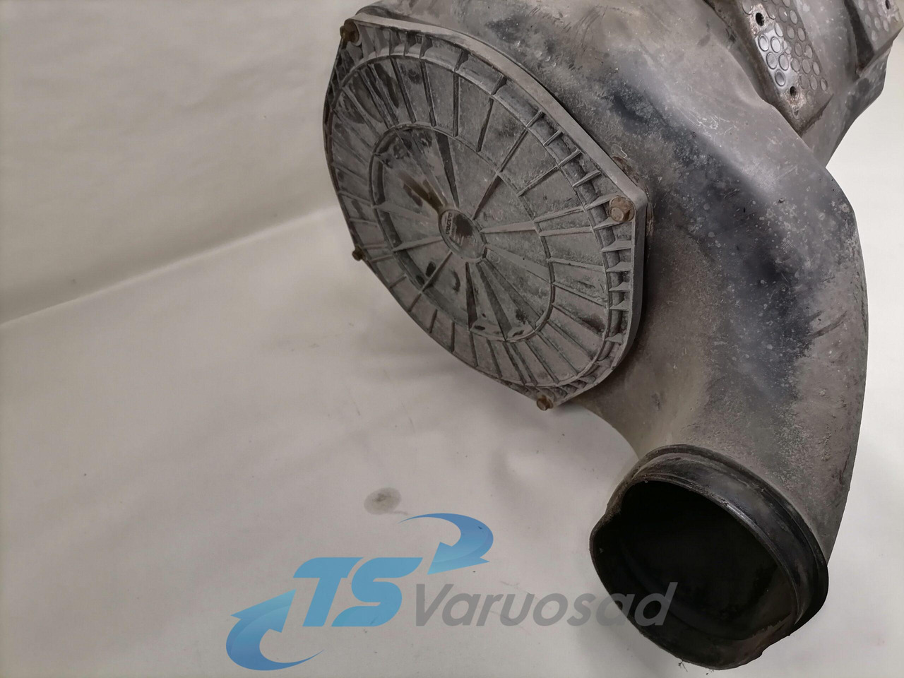 Volvo Air filter housing 3979505 - Система впуска для Грузовиков: фото 3 Volvo Air filter housing 3979505 - Система впуска для Грузовиков: фото 3