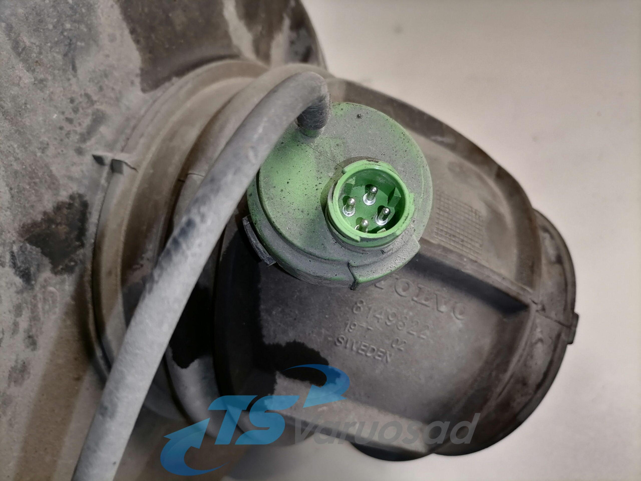 Volvo Air filter housing 3979505 - Система впуска для Грузовиков: фото 5 Volvo Air filter housing 3979505 - Система впуска для Грузовиков: фото 5
