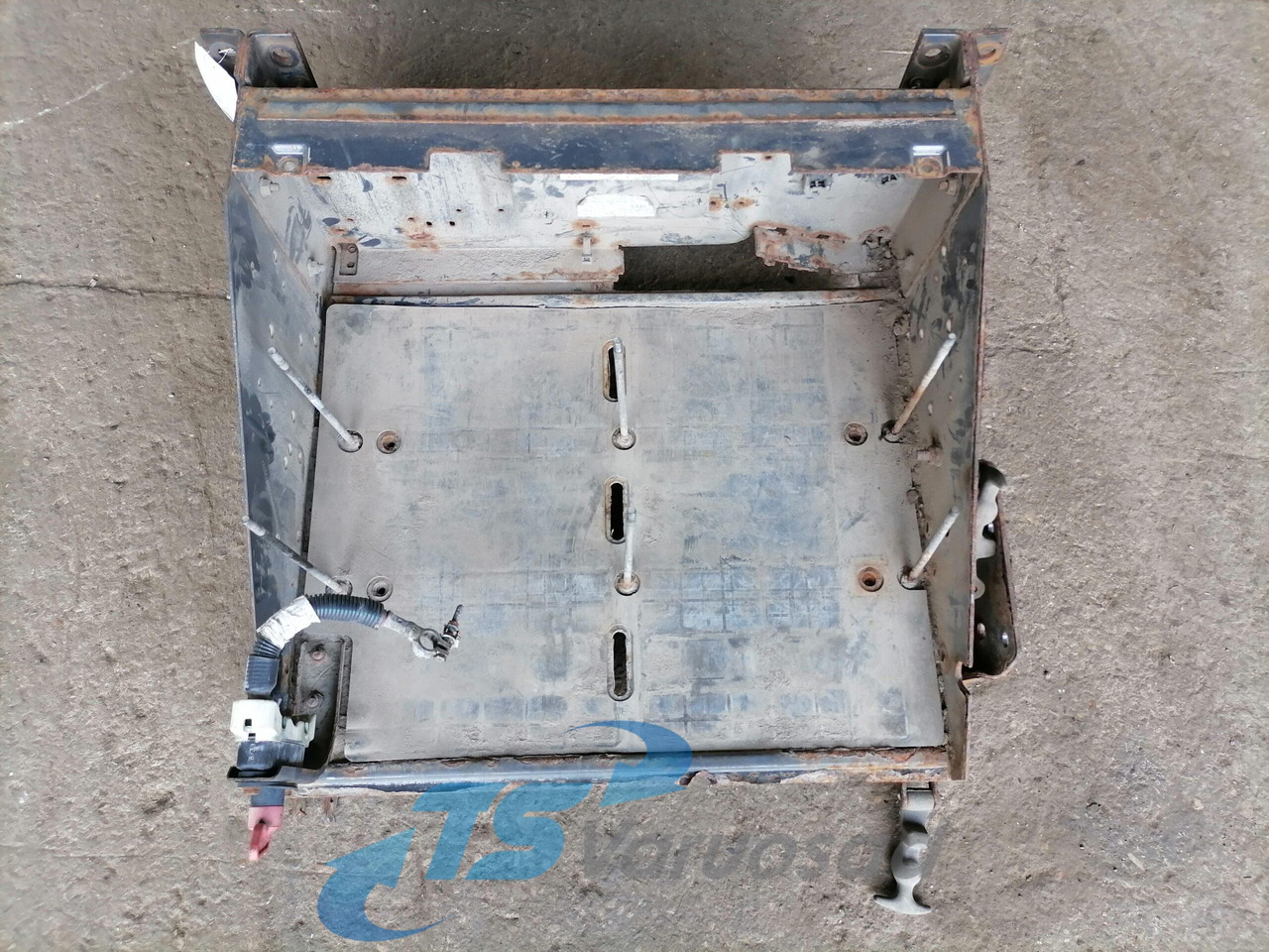 Volvo Battery box 21046415 - Аккумулятор для Грузовиков: фото 2 Volvo Battery box 21046415 - Аккумулятор для Грузовиков: фото 2