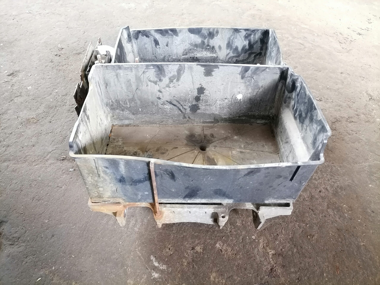 Volvo Battery box 22003951 - Аккумулятор для Грузовиков: фото 5 Volvo Battery box 22003951 - Аккумулятор для Грузовиков: фото 5