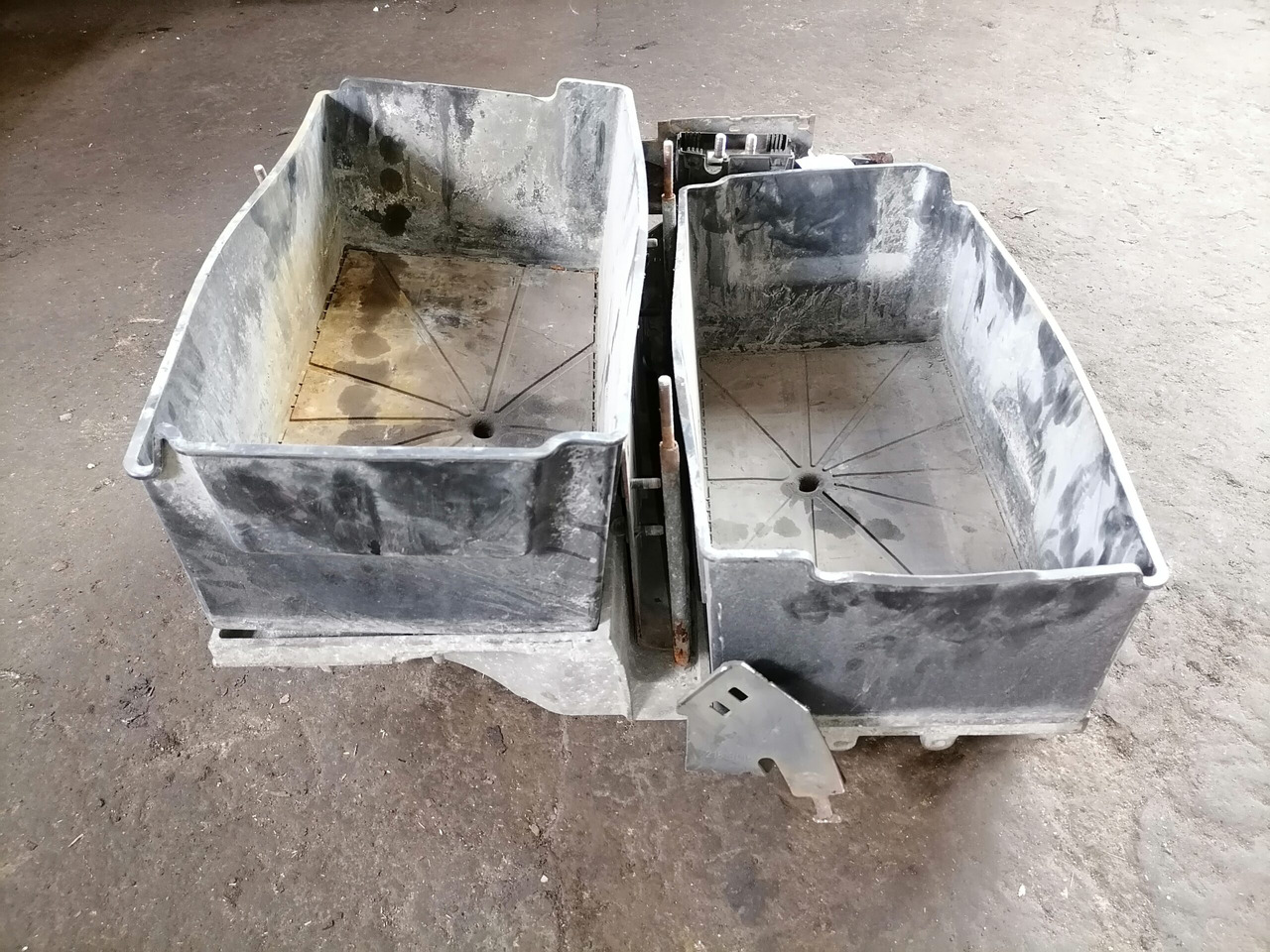 Volvo Battery box 22003951 - Аккумулятор для Грузовиков: фото 4 Volvo Battery box 22003951 - Аккумулятор для Грузовиков: фото 4