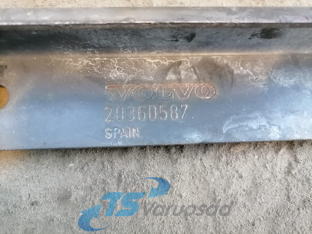 Volvo Esikaitseraua lisa 20360587 - Бампер для Грузовиков: фото 4 Volvo Esikaitseraua lisa 20360587 - Бампер для Грузовиков: фото 4