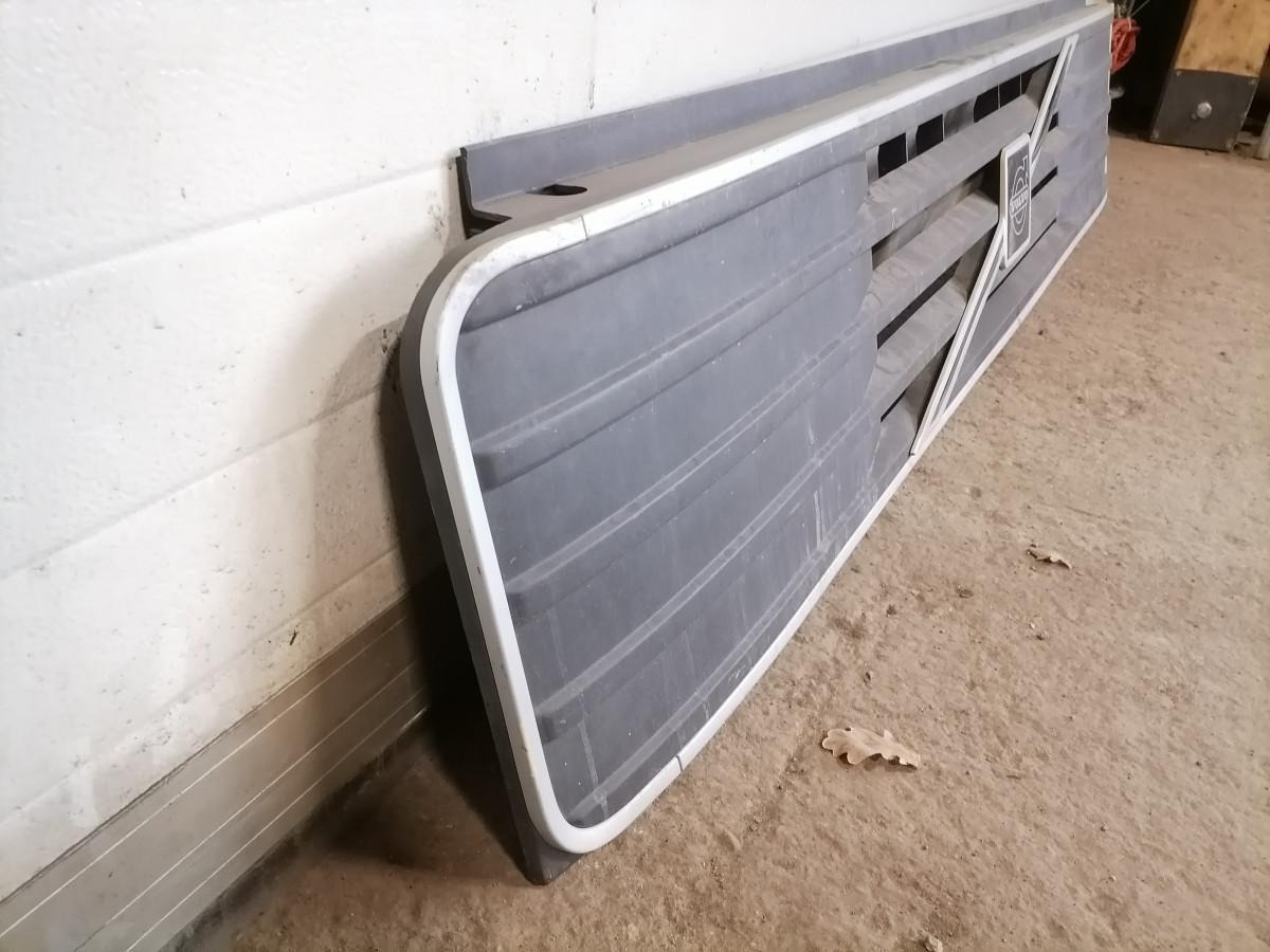 Volvo Grille panel 8144455 - Решётка радиатора для Грузовиков: фото 4 Volvo Grille panel 8144455 - Решётка радиатора для Грузовиков: фото 4