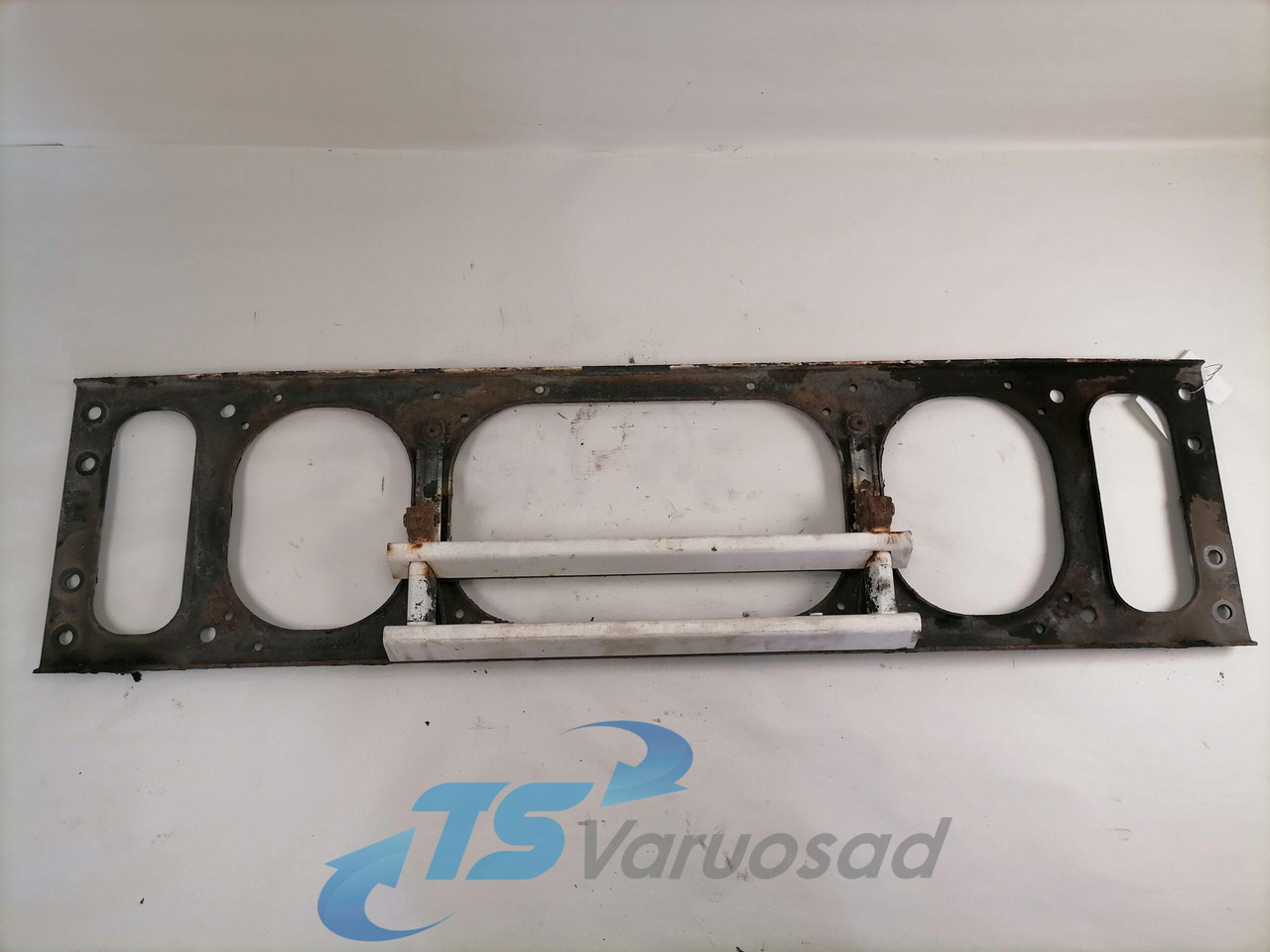 Volvo Iluvõre raam 1629421 - Решётка радиатора для Грузовиков: фото 2 Volvo Iluvõre raam 1629421 - Решётка радиатора для Грузовиков: фото 2