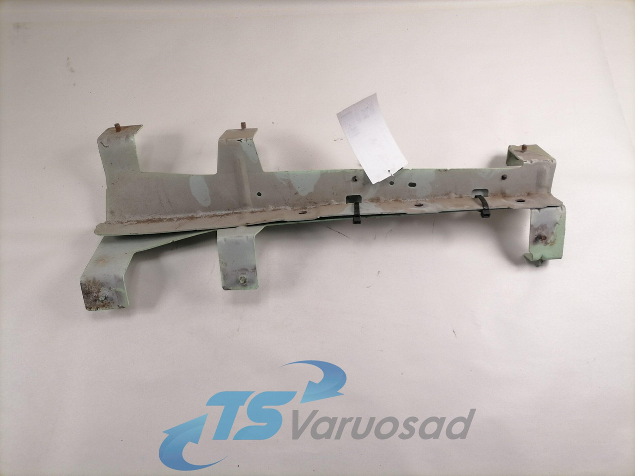 Volvo Kabiini nurgapleki kandur 20731735 - Универсальная запчасть для Грузовиков: фото 1 Volvo Kabiini nurgapleki kandur 20731735 - Универсальная запчасть для Грузовиков: фото 1