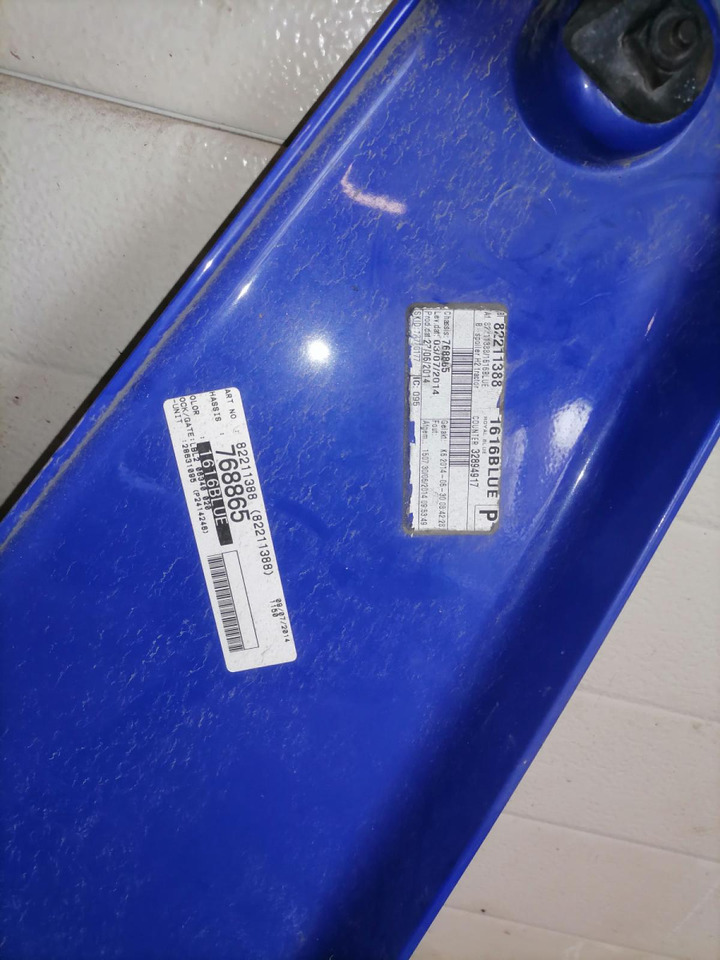 Volvo Kabiini tuulesuunaja, ülemine parem 82211388 - Аэродинамика/ Спойлеры для Грузовиков: фото 5 Volvo Kabiini tuulesuunaja, ülemine parem 82211388 - Аэродинамика/ Спойлеры для Грузовиков: фото 5