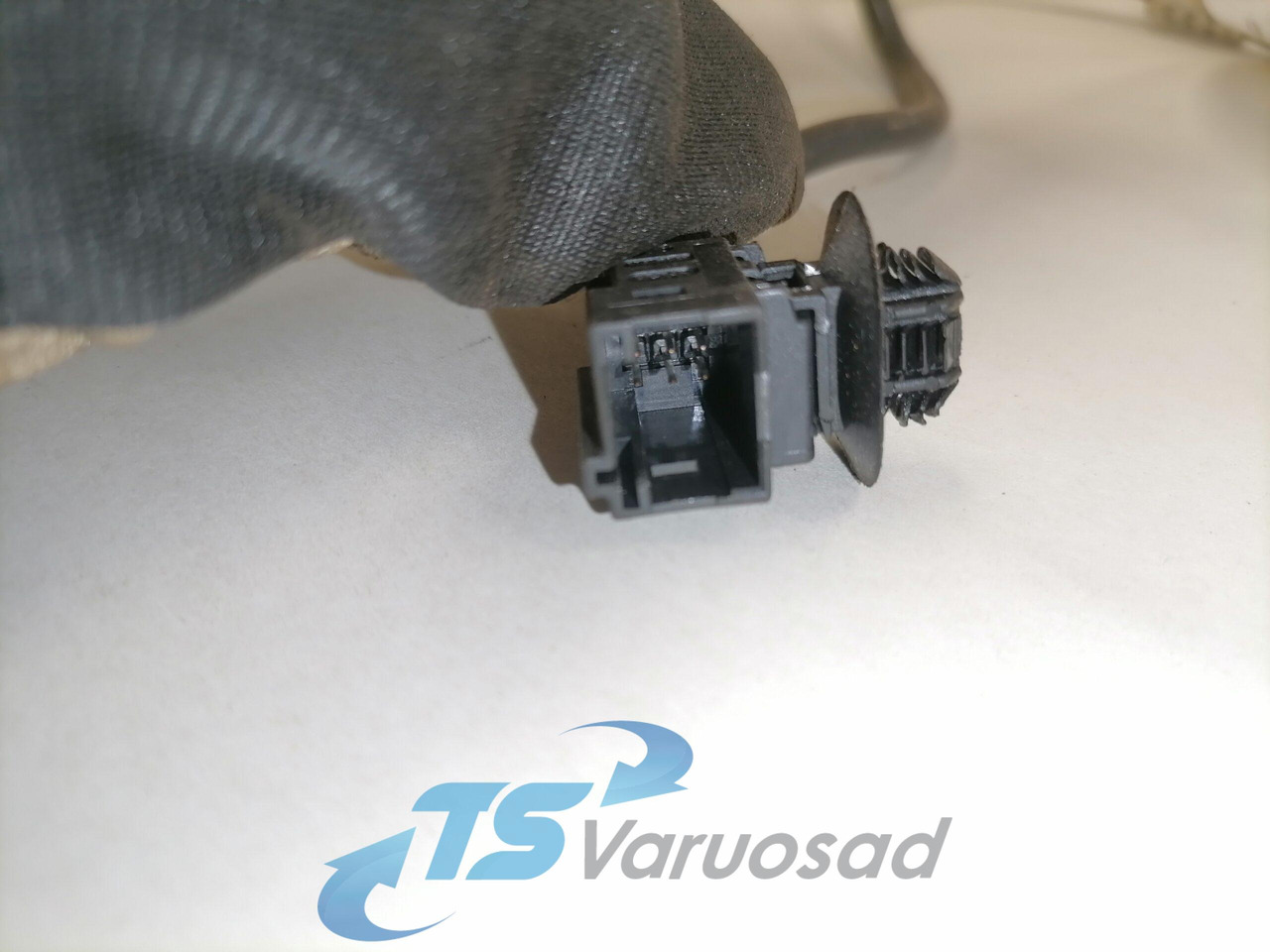 Volvo Lüliti, pardakompuuter 7420822232 - Электрическая система для Грузовиков: фото 2 Volvo Lüliti, pardakompuuter 7420822232 - Электрическая система для Грузовиков: фото 2