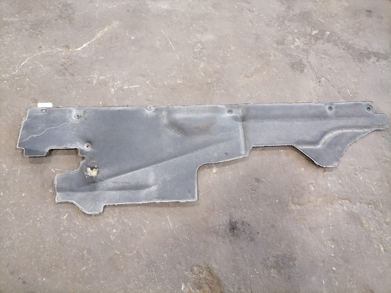 Volvo Noise reduction mat under the cab 20532509 - Универсальная запчасть для Грузовиков: фото 2 Volvo Noise reduction mat under the cab 20532509 - Универсальная запчасть для Грузовиков: фото 2