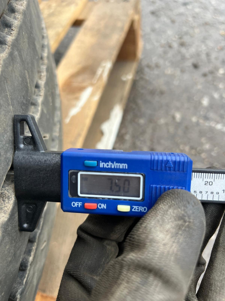 Шины и диски для Грузовиков Volvo Rehvid + veljed 315/70R22.5 31570R225: фото 6