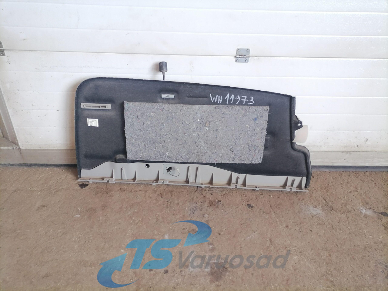 Volvo Salongi polster 20453814 - Универсальная запчасть для Грузовиков: фото 2 Volvo Salongi polster 20453814 - Универсальная запчасть для Грузовиков: фото 2