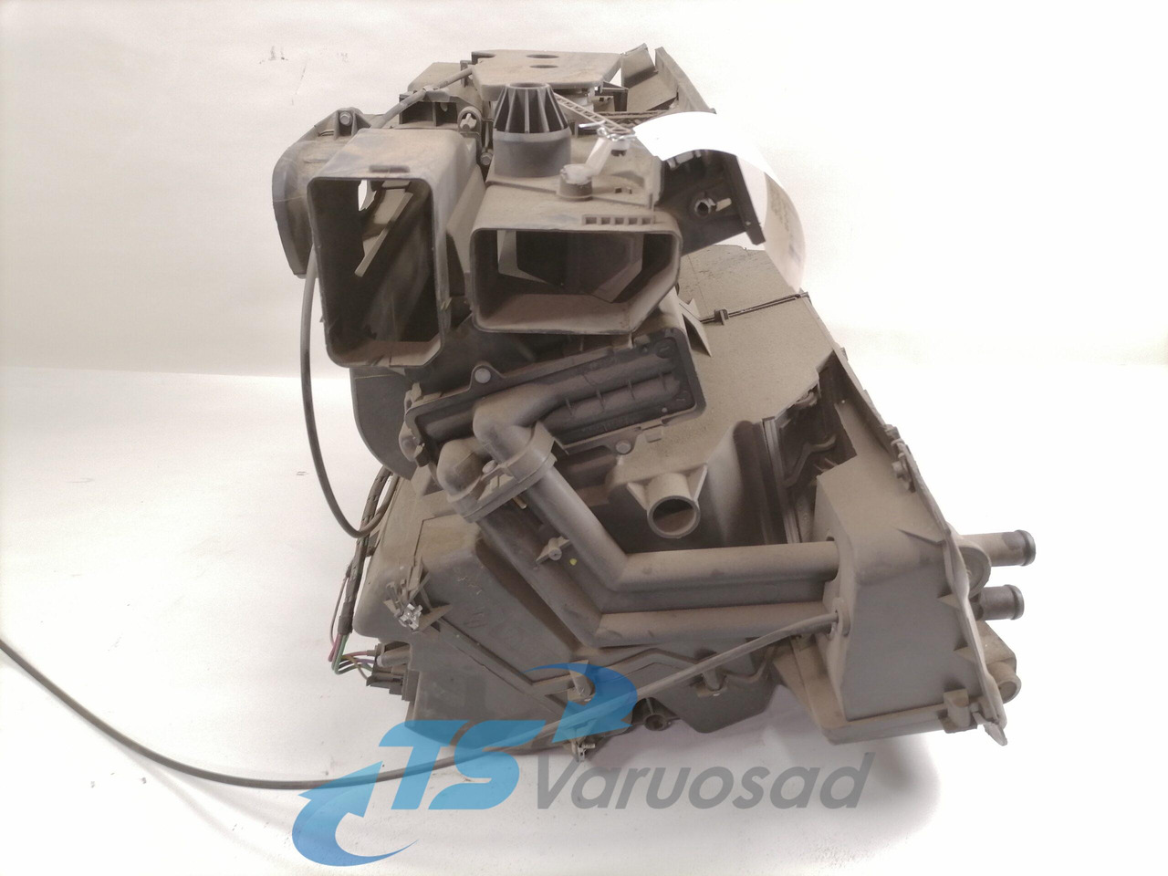 Volvo Salongi radiaatorite korpus, komplektne 7420894090 - Универсальная запчасть для Грузовиков: фото 5 Volvo Salongi radiaatorite korpus, komplektne 7420894090 - Универсальная запчасть для Грузовиков: фото 5