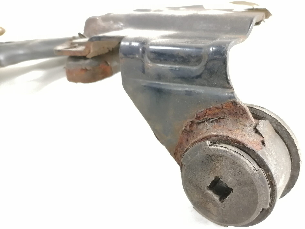 Volvo lower grille carrier hinge 20425954 - Решётка радиатора для Грузовиков: фото 3 Volvo lower grille carrier hinge 20425954 - Решётка радиатора для Грузовиков: фото 3