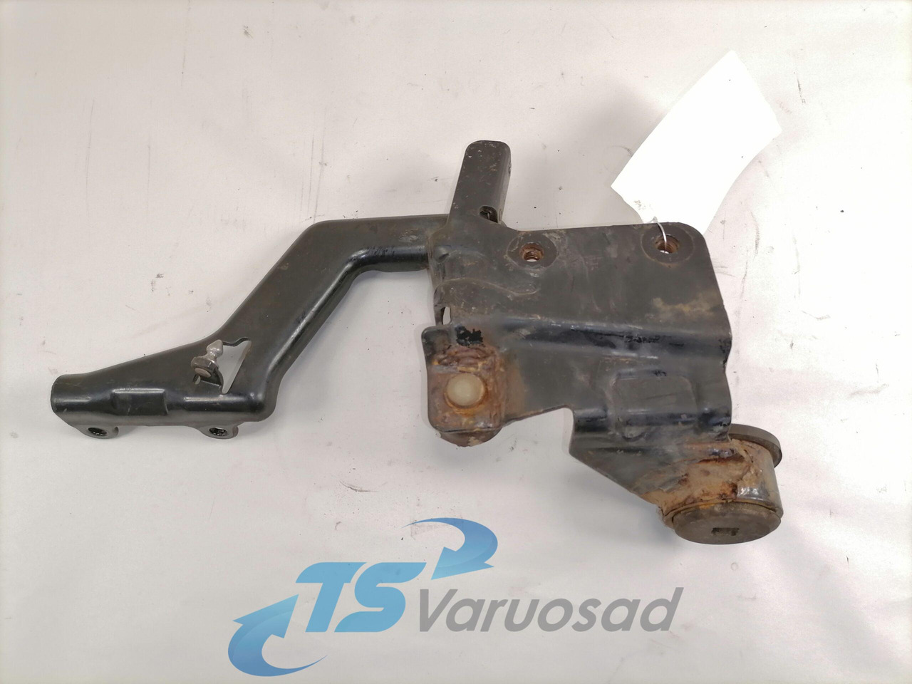 Volvo lower grille carrier hinge 20545094 - Решётка радиатора для Грузовиков: фото 2 Volvo lower grille carrier hinge 20545094 - Решётка радиатора для Грузовиков: фото 2