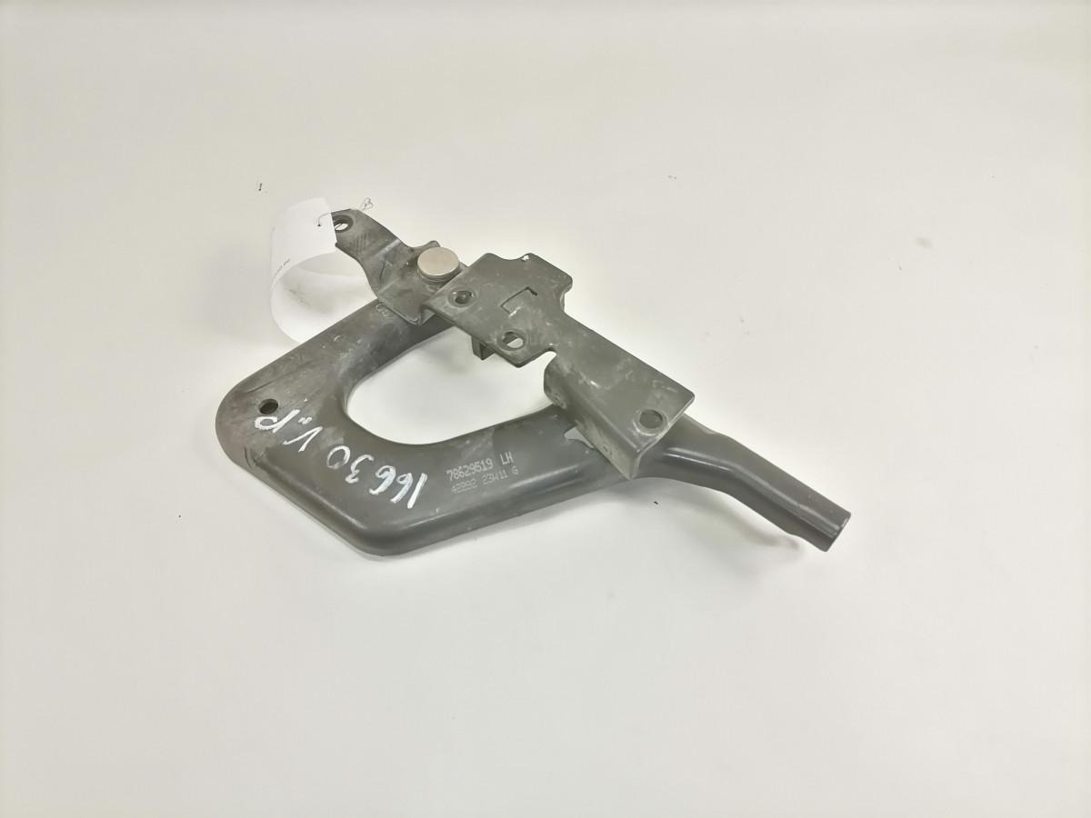 Volvo lower grille carrier hinge 78629519 - Решётка радиатора для Грузовиков: фото 2 Volvo lower grille carrier hinge 78629519 - Решётка радиатора для Грузовиков: фото 2