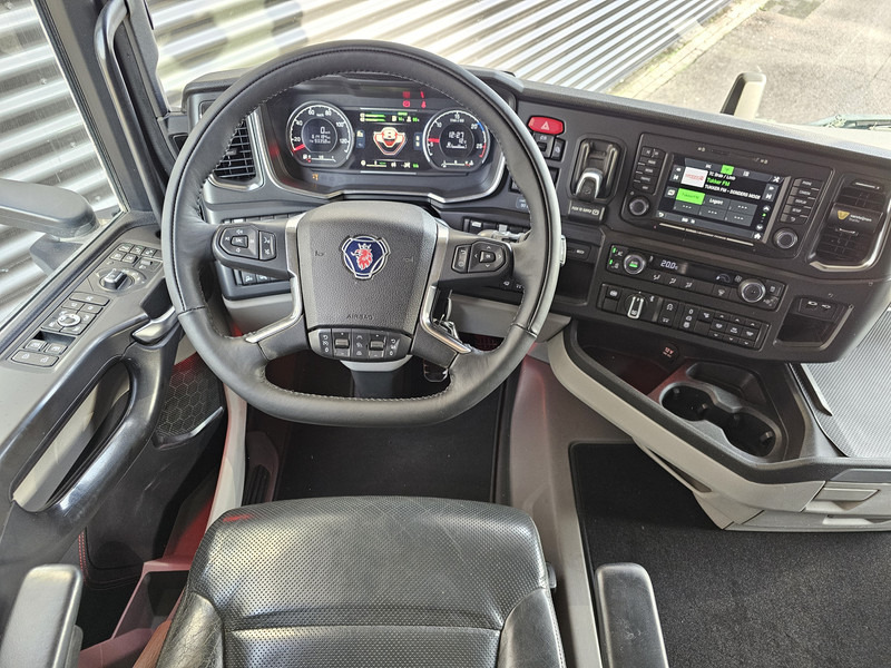 Фото интерьера 2: Тягач Scania R580 / V8 6X2 / RETARDER / FULL AIR