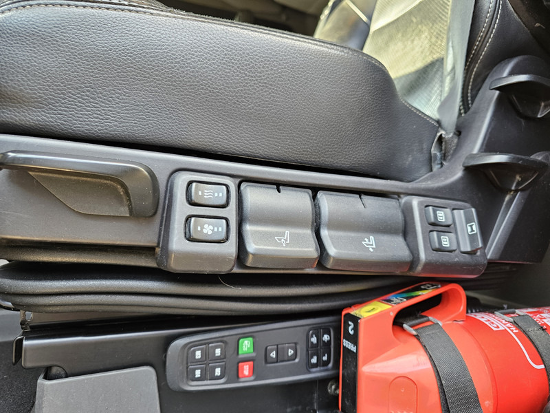 Тягач Scania R580 / V8 6X2 / RETARDER / FULL AIR: фото 15