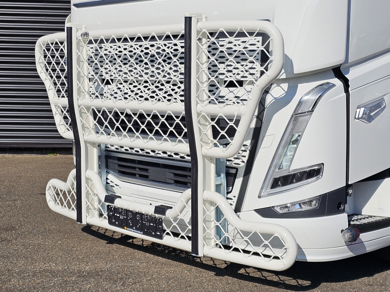 Volvo FH 540 / 6X4 / BOOGIE / RETARDER / FULL AIR / 312DKM - Тягач: фото 2 Volvo FH 540 / 6X4 / BOOGIE / RETARDER / FULL AIR / 312DKM - Тягач: фото 2