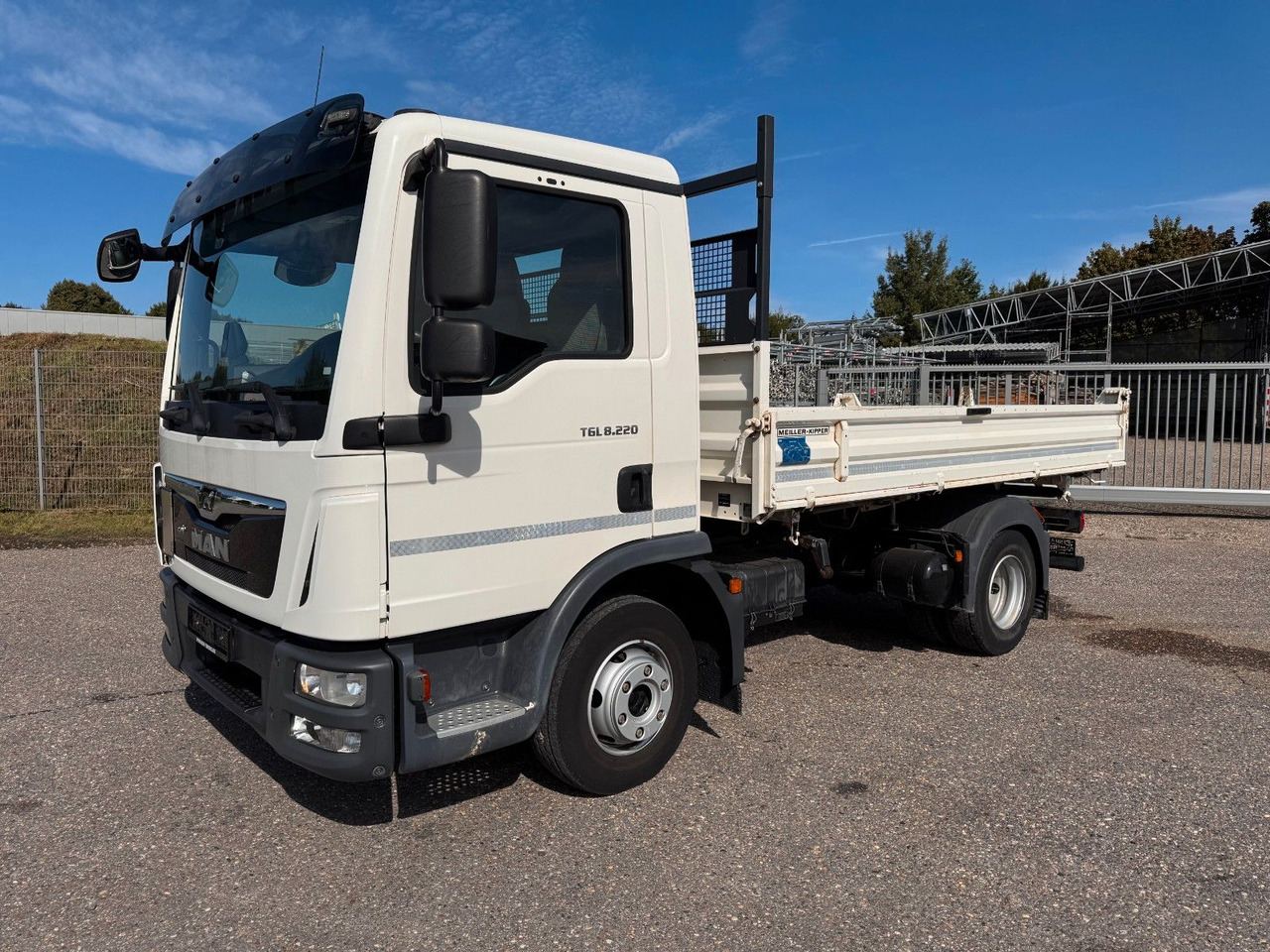 MAN 8.220 Meiller 3.S. Kipper Top Zustand - Самосвал: фото 1 MAN 8.220 Meiller 3.S. Kipper Top Zustand - Самосвал: фото 1