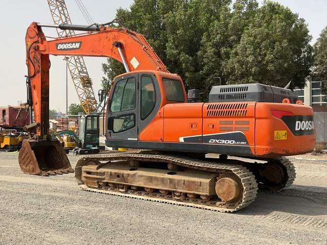 Doosan DX300LC-9C - Гусеничный экскаватор: фото 2 Doosan DX300LC-9C - Гусеничный экскаватор: фото 2